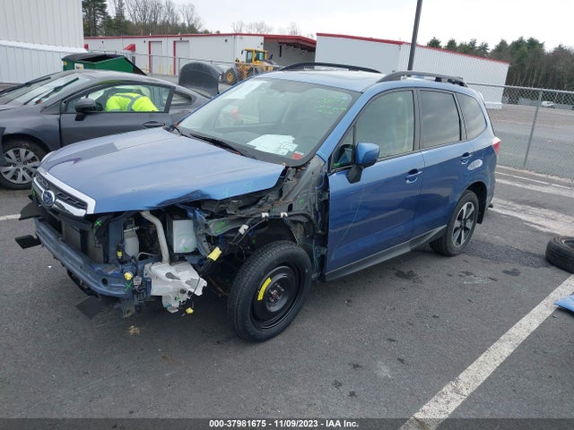 JF2SJAEC3JH482501 Subaru Forester Premium