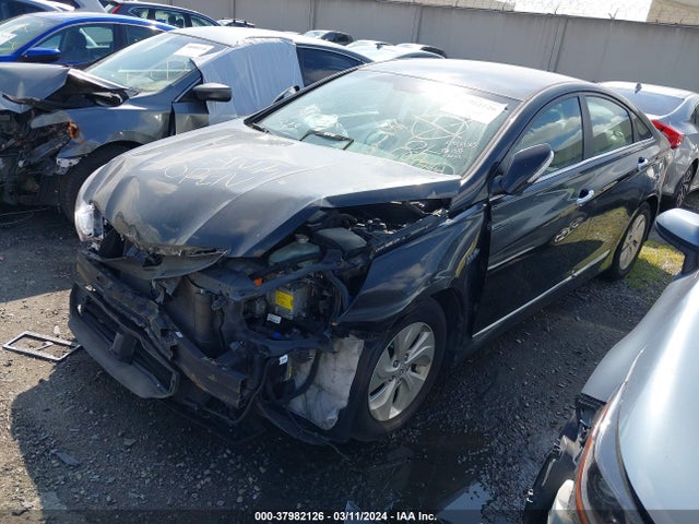 2015 HYUNDAI SONATA HYBRID VIN: KMHEC4A40FA123530