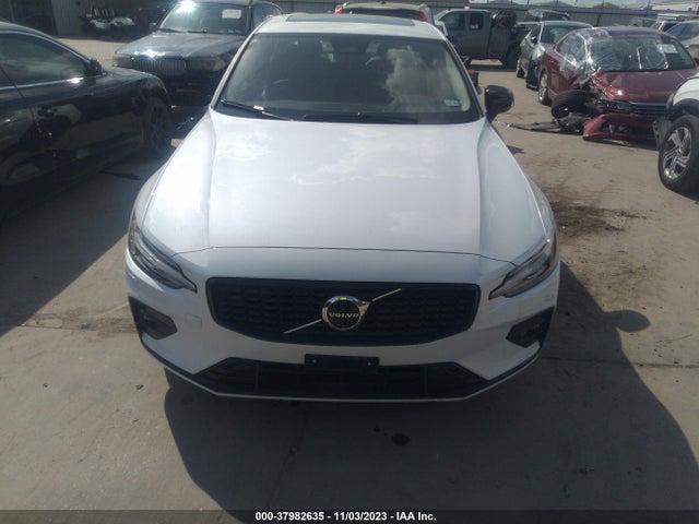 Volvo S60 B5 Plus Dark Theme 2024 7JRL12TL0RG281251 Image 12