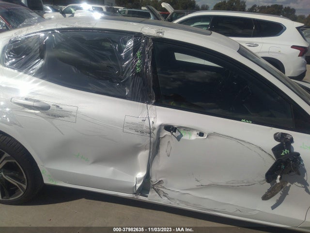 Volvo S60 B5 Plus Dark Theme 2024 7JRL12TL0RG281251 Image 13