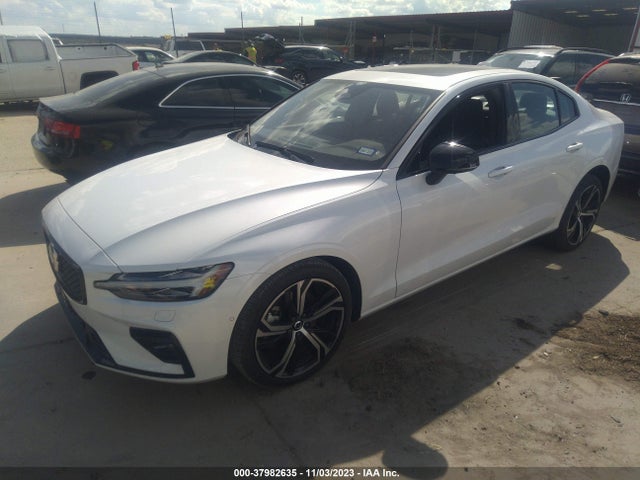 Volvo S60 B5 Plus Dark Theme 2024 7JRL12TL0RG281251 Image 2