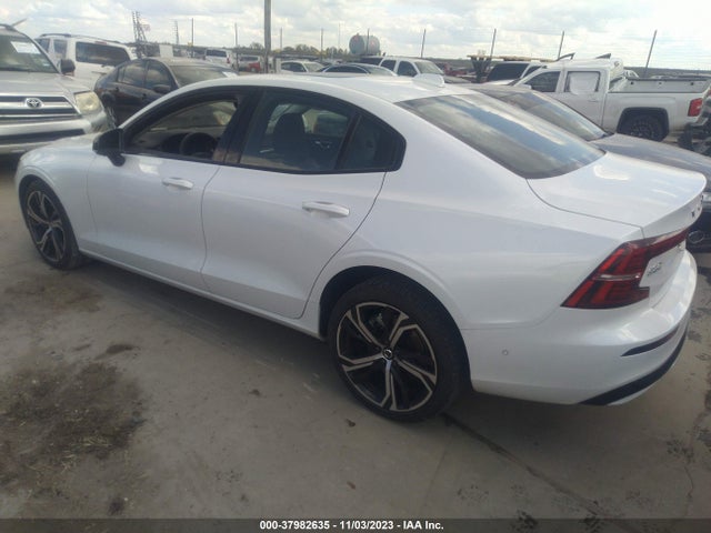 Volvo S60 B5 Plus Dark Theme 2024 7JRL12TL0RG281251 Image 3
