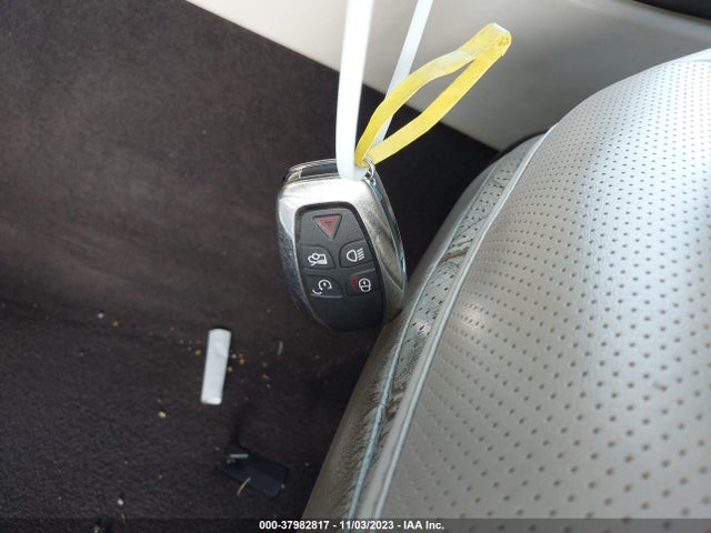 2011 JAGUAR XJ SAJWA1CB2BLV13618 Photo 10