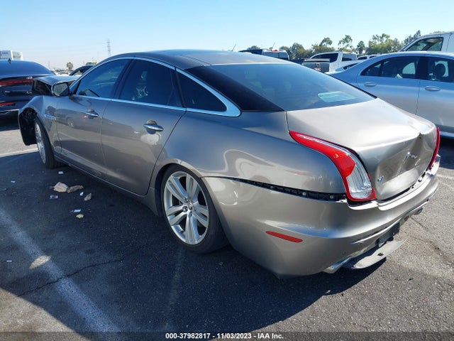 2011 JAGUAR XJ SAJWA1CB2BLV13618 Photo 2