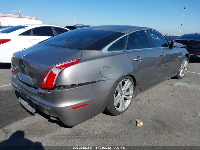 2011 JAGUAR XJ SAJWA1CB2BLV13618 Photo 3
