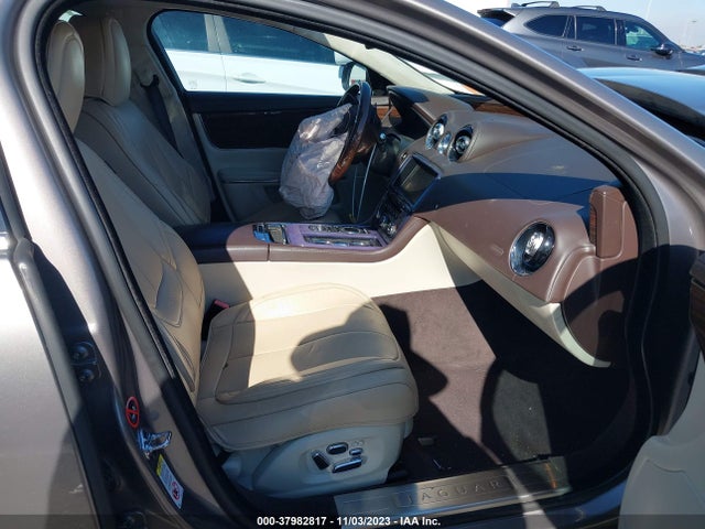 2011 JAGUAR XJ SAJWA1CB2BLV13618 Photo 4