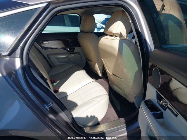 2011 JAGUAR XJ SAJWA1CB2BLV13618 Photo 7