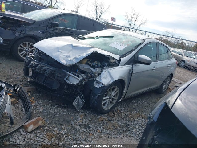 Ford FOCUS SE 2018 1FADP3FE5JL282370 Image 2