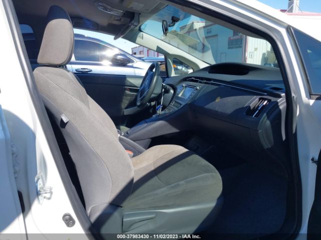 JTDKN3DUXF1948126 Toyota Prius Two