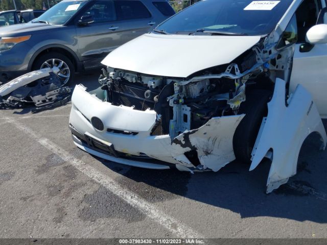JTDKN3DUXF1948126 Toyota Prius Two