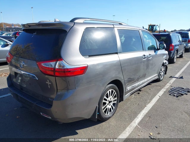 2018 TOYOTA SIENNA XLE 8 PASSENGER VIN: 5TDYZ3DC3JS929662
