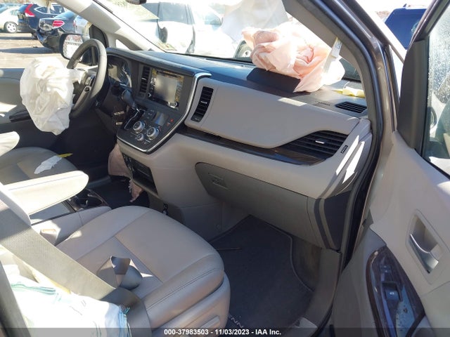 2018 TOYOTA SIENNA XLE 8 PASSENGER VIN: 5TDYZ3DC3JS929662