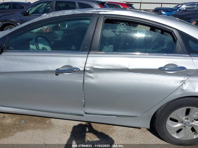 Hyundai SONATA HYBRID 2014 KMHEC4A43EA117199 Image 15
