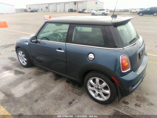 2010 MINI COOPER S WMWMF7C54ATZ69538 Photo 2
