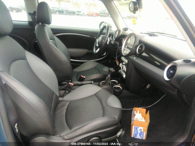 2010 MINI COOPER S WMWMF7C54ATZ69538 Photo 4