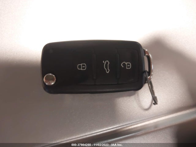 2013 VOLKSWAGEN JETTA 2.5L SE VIN: 3VWDX7AJ2DM409761