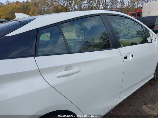 Toyota Prius Three 2018 JTDKARFU9J3060475 Image 14