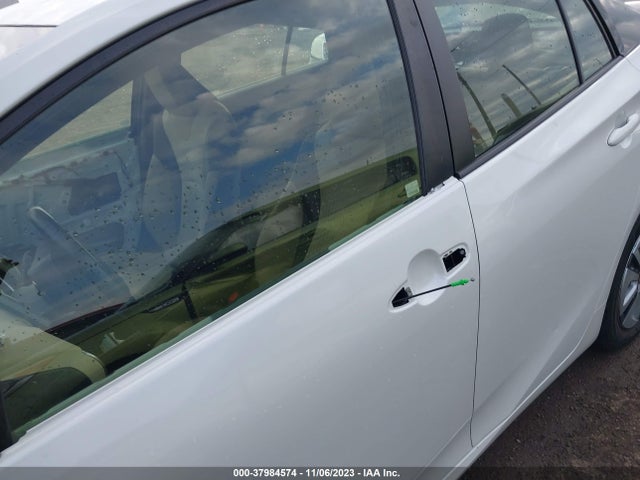 Toyota Prius Three 2018 JTDKARFU9J3060475 Image 15