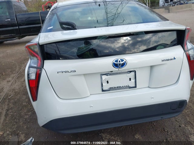 Toyota Prius Three 2018 JTDKARFU9J3060475 Image 17