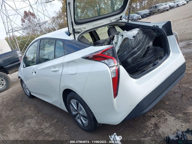 Toyota Prius Three 2018 JTDKARFU9J3060475 Image 3