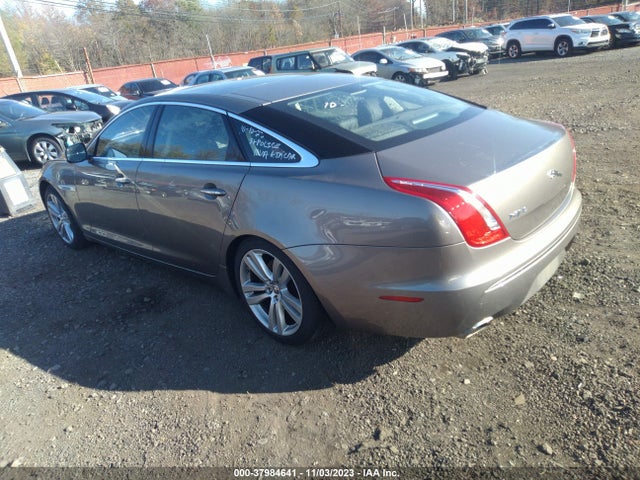 2011 JAGUAR XJ SAJWA2GB8BLV12523 Photo 2