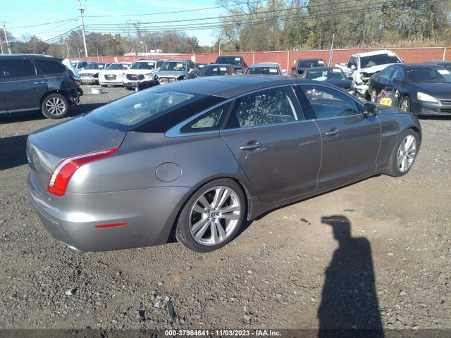 2011 JAGUAR XJ SAJWA2GB8BLV12523 Photo 3