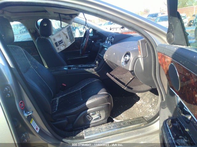 2011 JAGUAR XJ SAJWA2GB8BLV12523 Photo 4