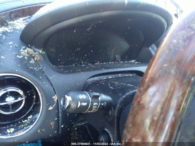 2011 JAGUAR XJ SAJWA2GB8BLV12523 Photo 6