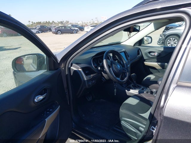 2018 JEEP CHEROKEE LATITUDE TECH CONNECT VIN: 1C4PJLCB2JD612561