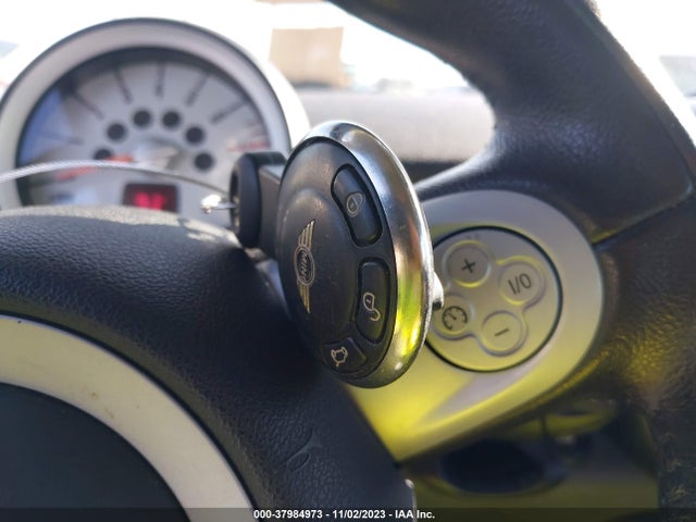 2010 MINI COOPER WMWMF3C55ATZ22592 Photo 10