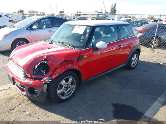2010 MINI COOPER WMWMF3C55ATZ22592 Photo 1