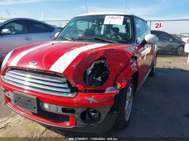 2010 MINI COOPER WMWMF3C55ATZ22592 Photo 5