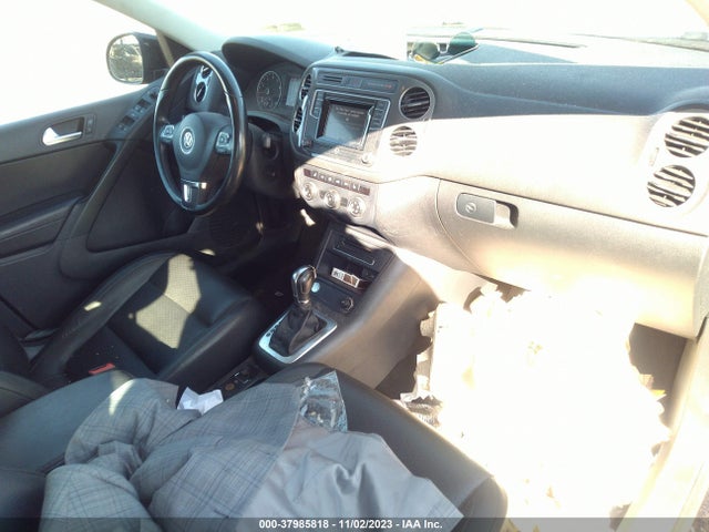 WVGAV7AX7GW524923 Volkswagen TIGUAN S