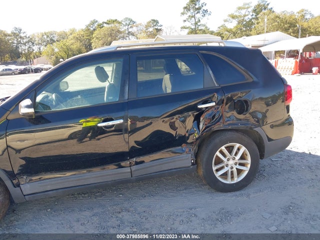 2014 KIA SORENTO LX VIN: 5XYKT3A63EG536365