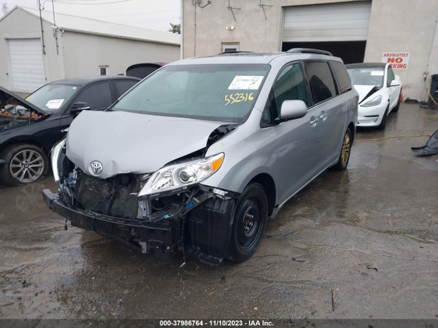 2015 TOYOTA SIENNA XLE 8 PASSENGER VIN: 5TDYK3DC0FS552316