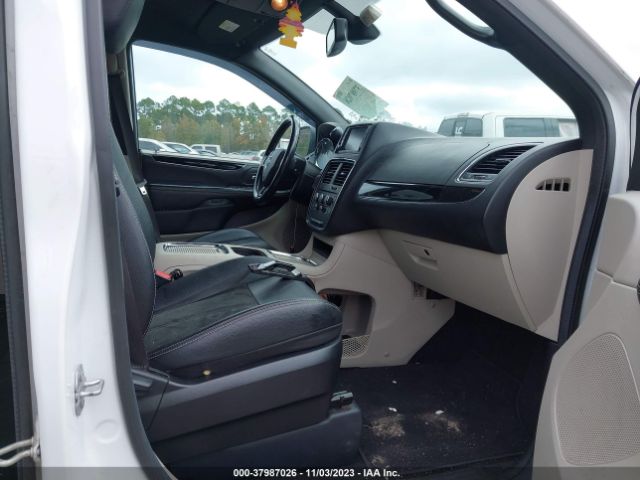 2C4RDGCG4KR765637 Dodge Grand Caravan Sxt