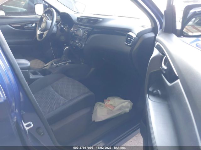 JN1BJ1CP2HW009850 Nissan Rogue Sport Sv