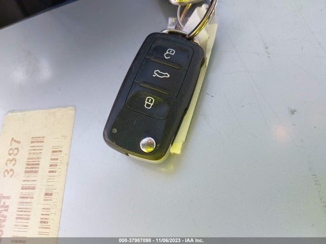 1VWAT7A35EC026142 Volkswagen Passat Wolfsburg Ed