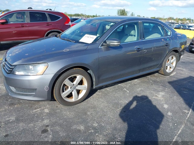 1VWAT7A35EC026142 Volkswagen Passat Wolfsburg Ed