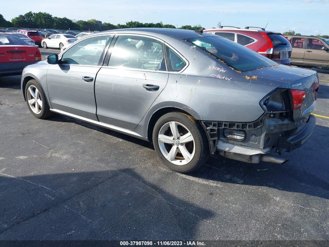 1VWAT7A35EC026142 Volkswagen Passat Wolfsburg Ed