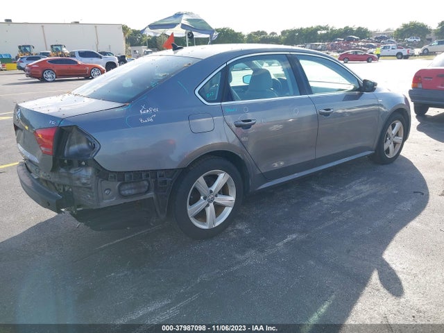 1VWAT7A35EC026142 Volkswagen Passat Wolfsburg Ed