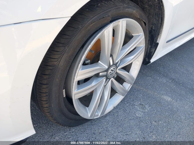 1VWCS7A31GC044233 Volkswagen Passat 1.8t Sel