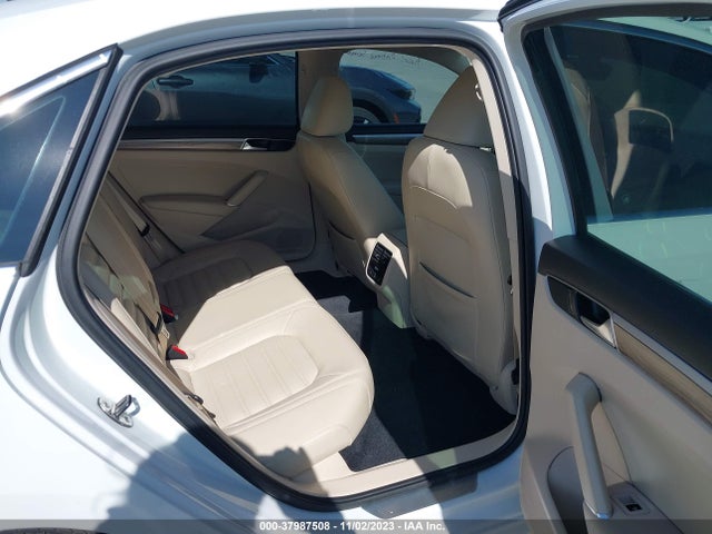 1VWCS7A31GC044233 Volkswagen Passat 1.8t Sel
