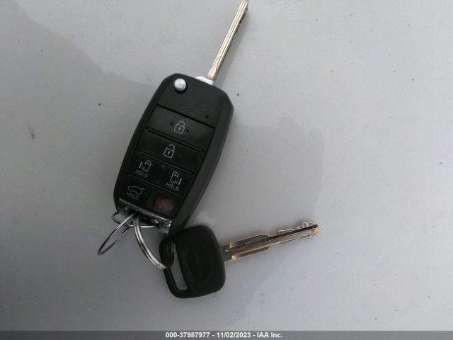 KNDMB5C17H6242340 KIA SEDONA LX