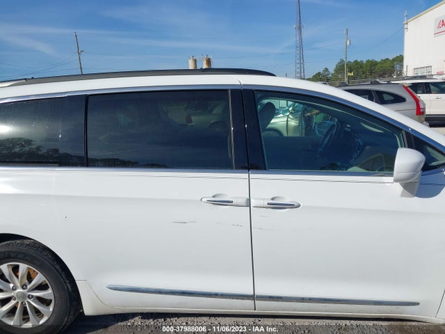 2C4RC1BG2HR702868 Chrysler Pacifica Touring-l