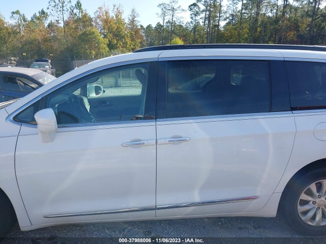 2C4RC1BG2HR702868 Chrysler Pacifica Touring-l