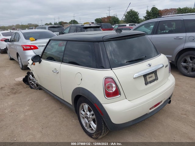 2012 MINI COOPER WMWSU3C54CT262593 Photo 2