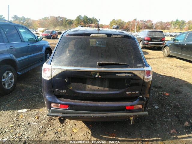JA4AZ3A31EZ003085 Mitsubishi Outlander Se
