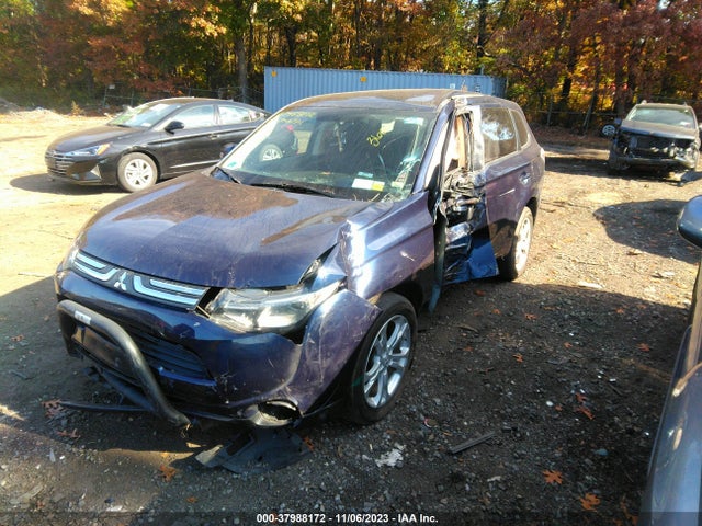 JA4AZ3A31EZ003085 Mitsubishi Outlander Se