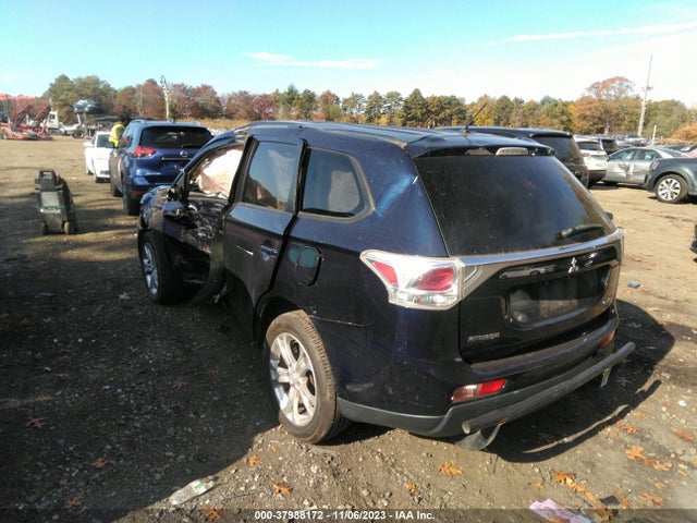 JA4AZ3A31EZ003085 Mitsubishi Outlander Se